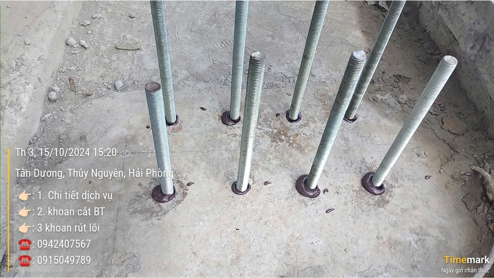 Cận cảnh các bu lông neo được khoan cấy bằng hóa chất vào nền bê tông tại công trình ở Thủy Nguyên, Hải Phòng.
